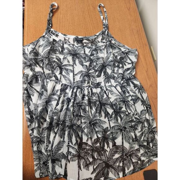 Torrid 3x Palm Tree Chiffon Tank - Picture 2 of 7